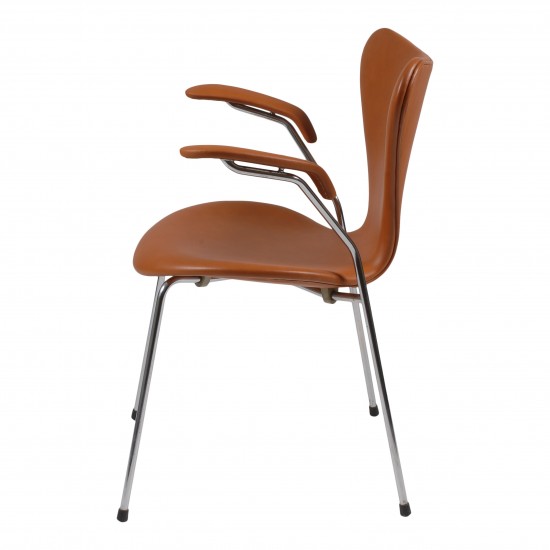 Arne Jacobsen 3207 7er armstol i cognac l der Gratis levering